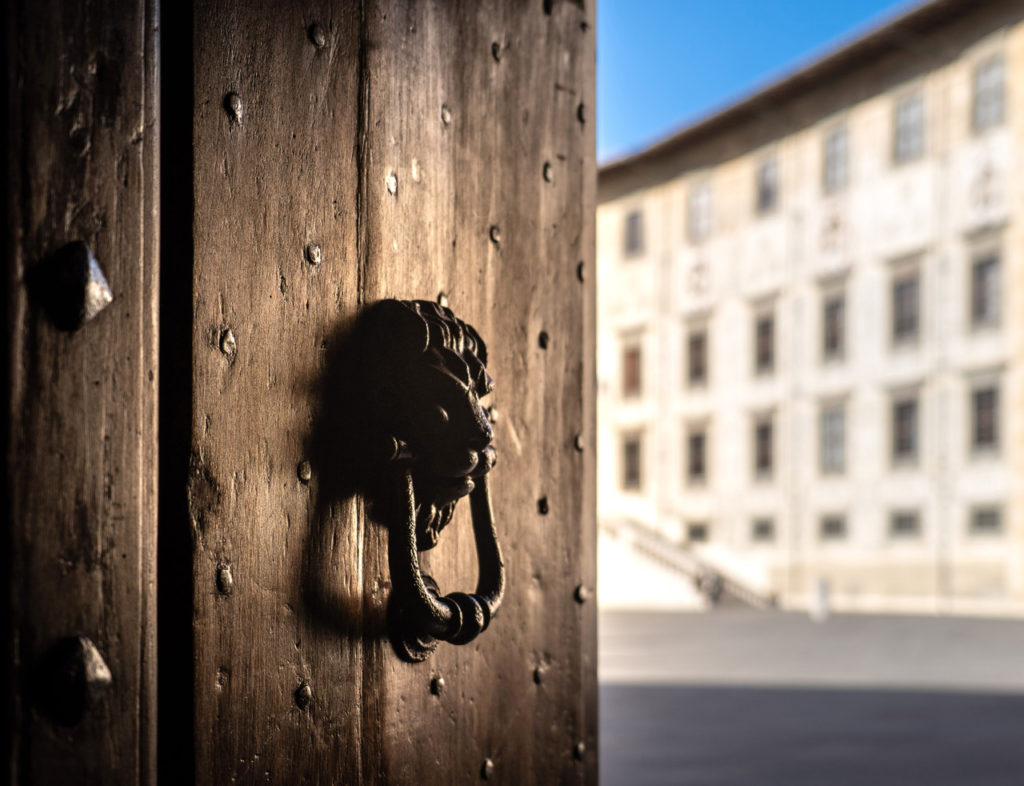 A door in Pisa